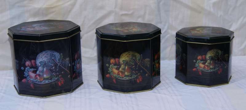 Set of 3 nesting tins @ crazy R1 start