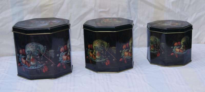 Set of 3 nesting tins @ crazy R1 start