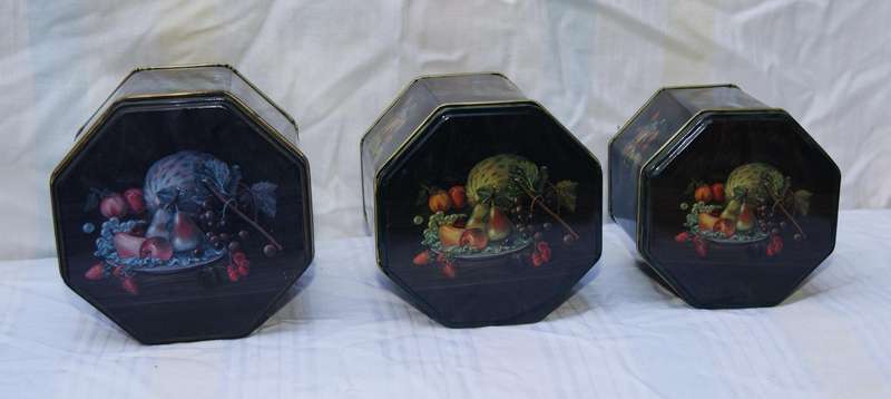 Set of 3 nesting tins @ crazy R1 start