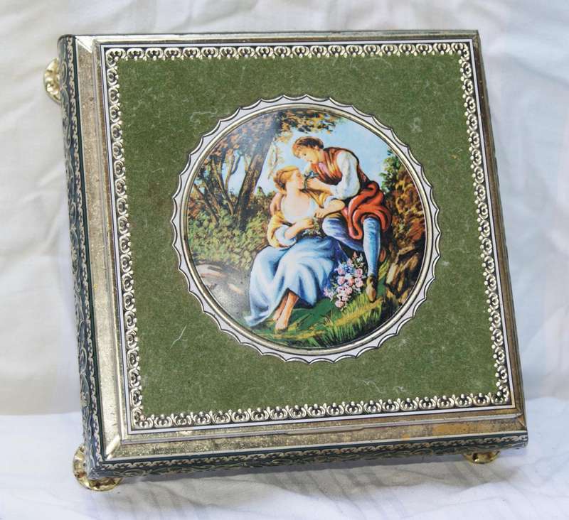 Vintage footed veld topped tin @ crazy R1 start