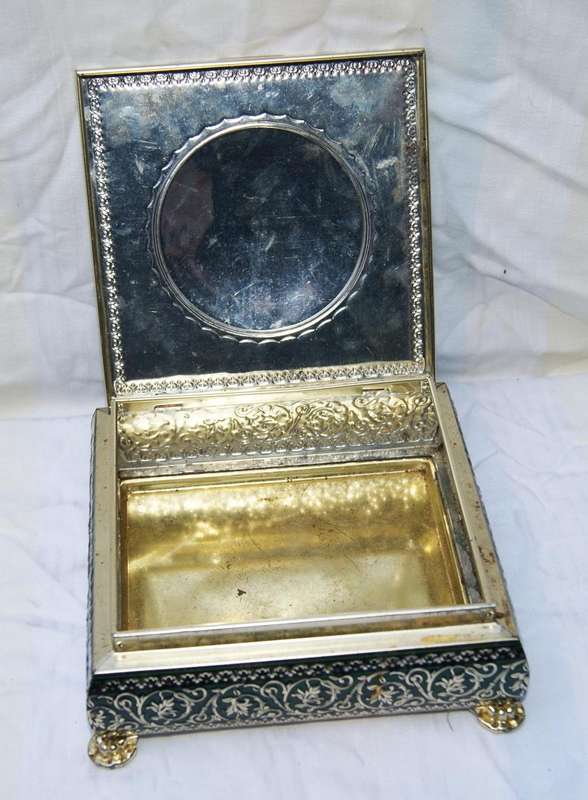 Vintage footed veld topped tin @ crazy R1 start