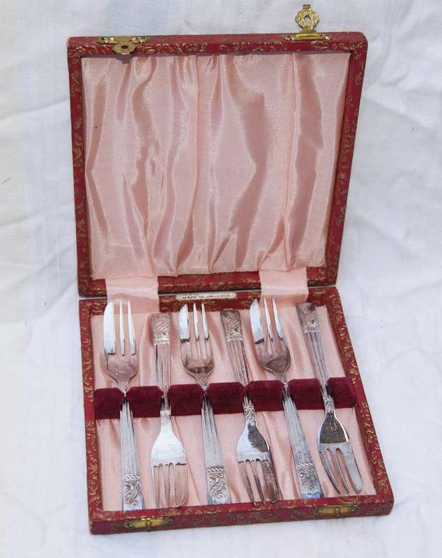 Vintage EPNS Angora cake fork set in original box