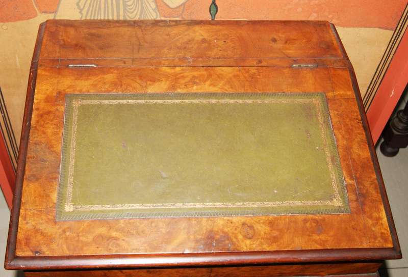 Victorian Burl Walnut Davenport desk
