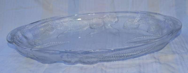Vintage moulded glass fruit bowl/ tray