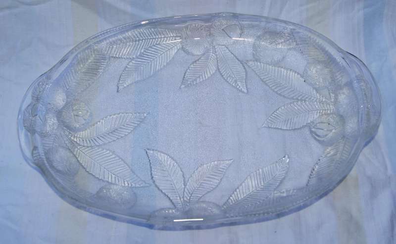 Vintage moulded glass fruit bowl/ tray