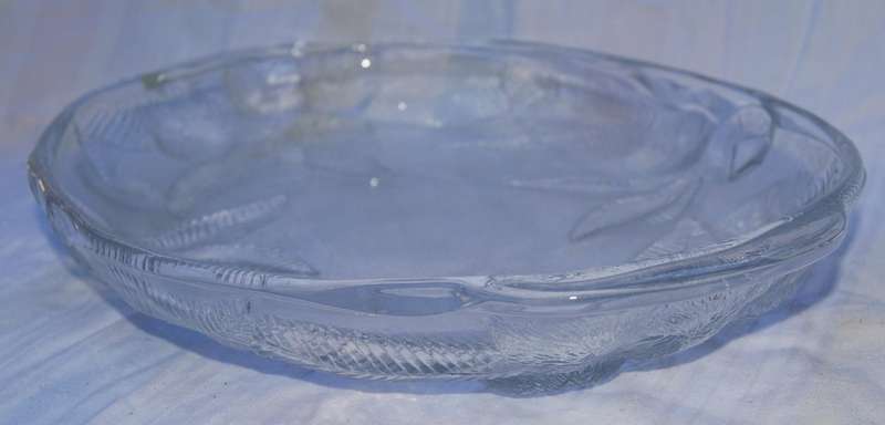 Vintage moulded glass fruit bowl/ tray
