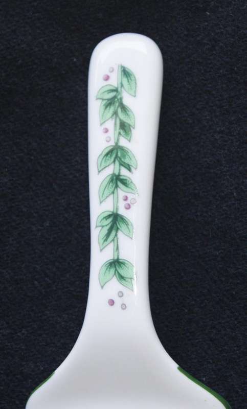 Wiesenthal Porcelain Herb Garden Cake / Quiche Lifter  Sage Design