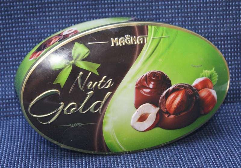 Magnat Nuts Gold Tin with 6 Pens  Handy Storage or Gift Set