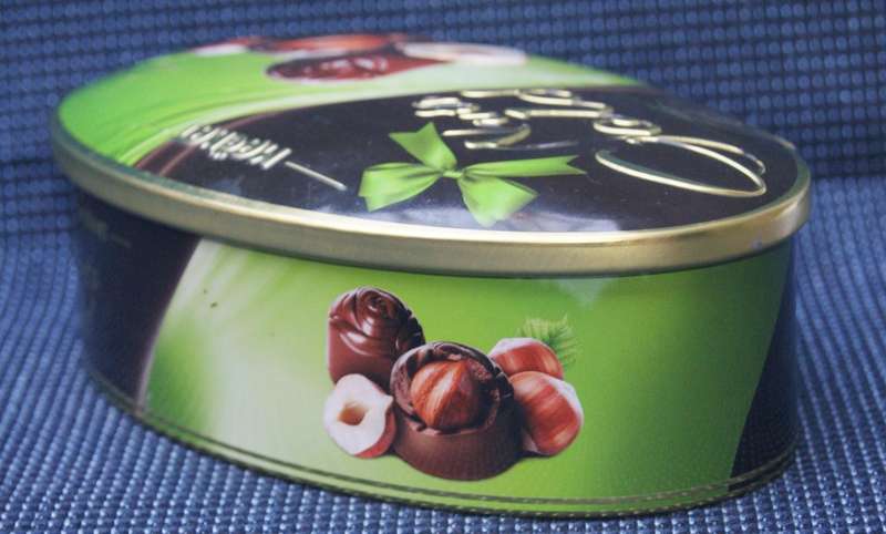 Magnat Nuts Gold Tin with 6 Pens  Handy Storage or Gift Set