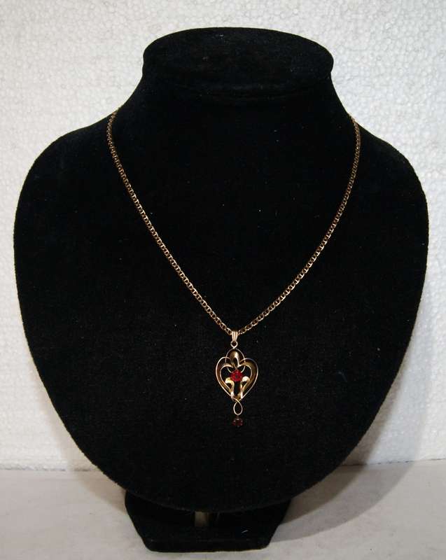 9ct Gold Necklace with Art Nouveau 9ct Gold Pendant with Red Stones (10.4g) @@ CCRRAAZZYY R1 START