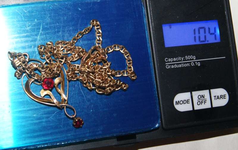9ct Gold Necklace with Art Nouveau 9ct Gold Pendant with Red Stones (10.4g) @@ CCRRAAZZYY R1 START