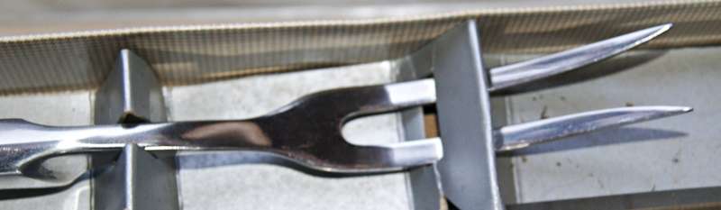 2 Piece Stainless Steel Hollow Ground Carving Set with Hollow Handles (unused)