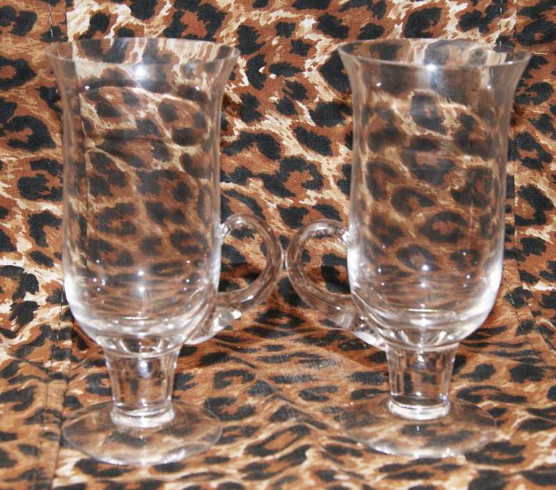 Large Mocha/ Hot Chocolate Glass Mugs (2 available, bid per glass)