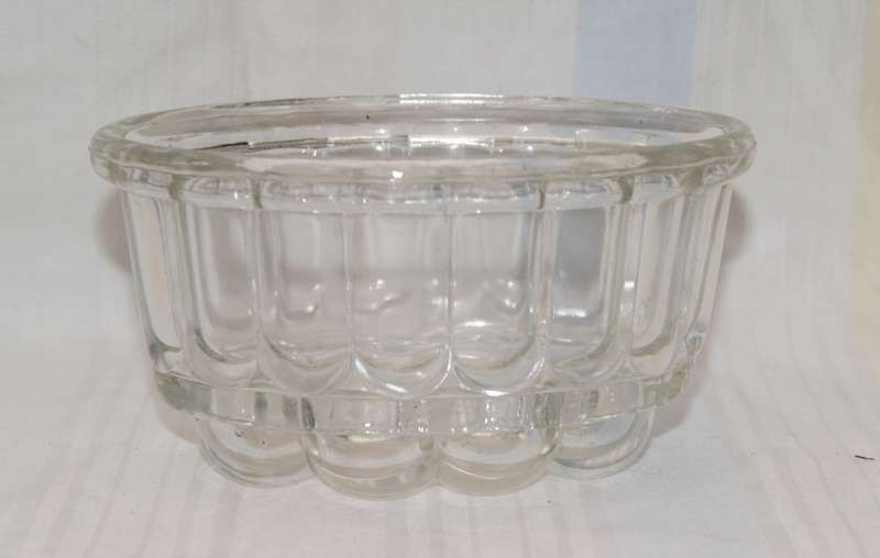 Classic Oval Shaped Glass Jelly Mould