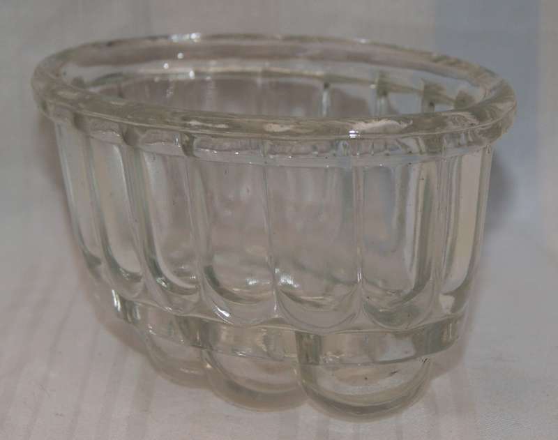 Classic Oval Shaped Glass Jelly Mould