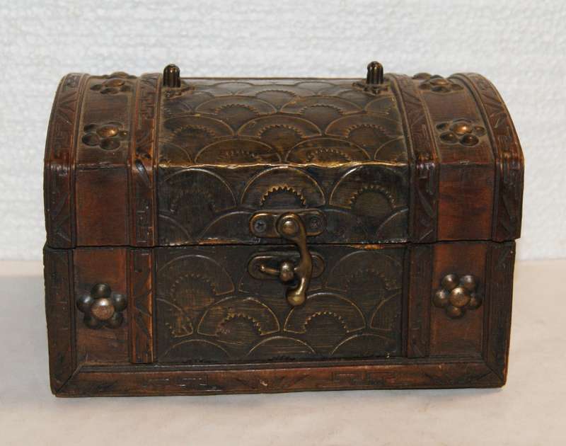 Vintage Wood and Brass Jewellery Box @@ CCRRAAZZYY R1 START