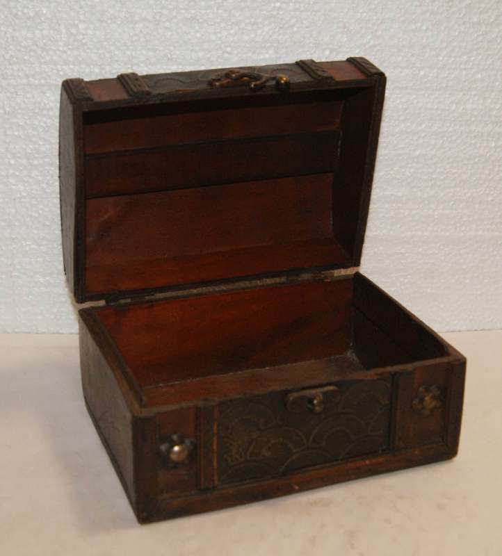 Vintage Wood and Brass Jewellery Box @@ CCRRAAZZYY R1 START