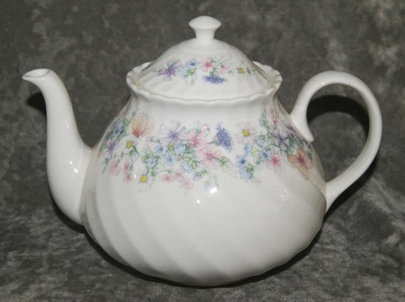 Stunning Wedgwood "Angela" Tea Set