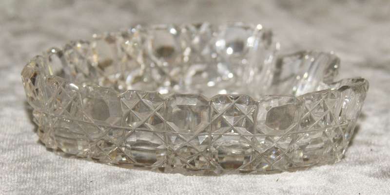Hand Cut Crystal Shield Shaped Dish @@ CCRRAAZZYY R1 START