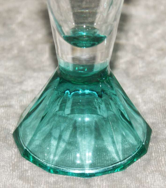 Set of 4 french long pyramid based champagne flutes