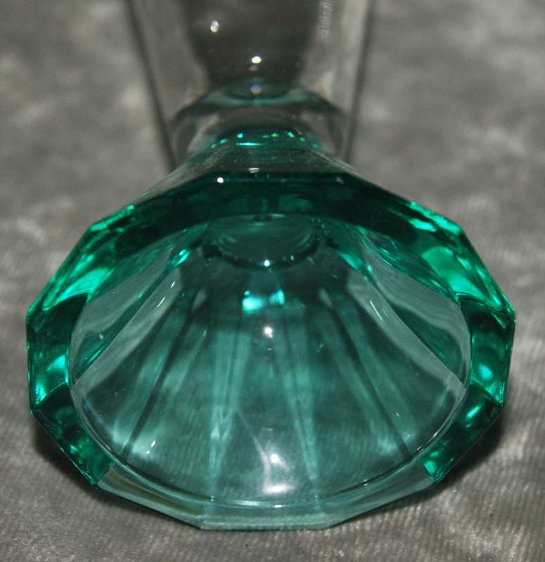 Set of 4 french long pyramid based champagne flutes