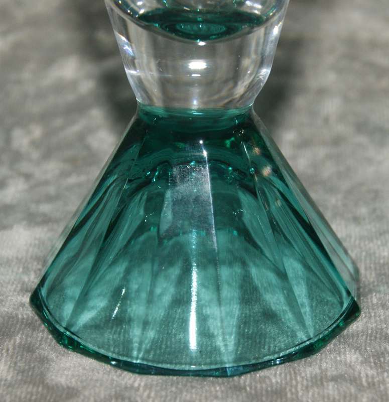 Set of 4 french long pyramid based white wine glasses