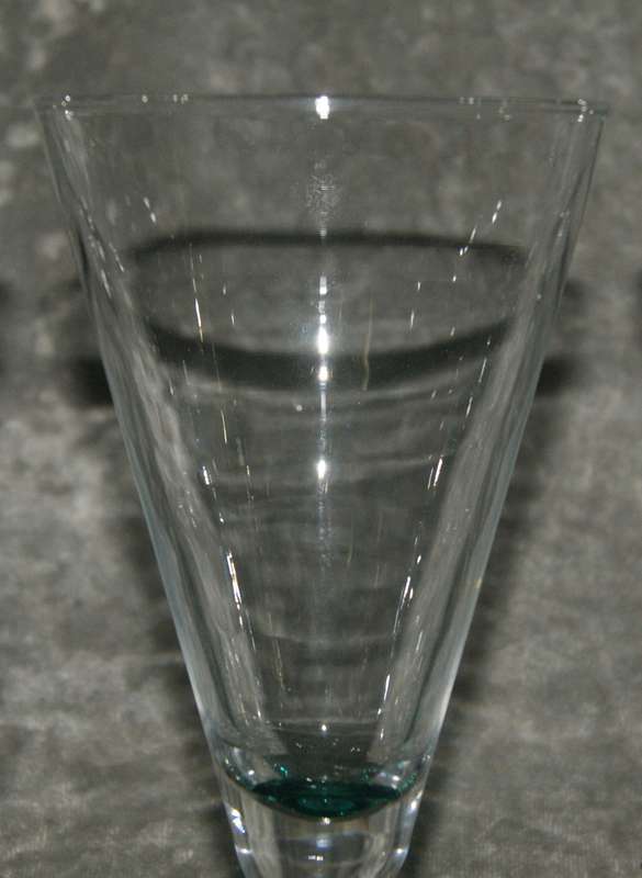 Set of 4 french long pyramid based white wine glasses