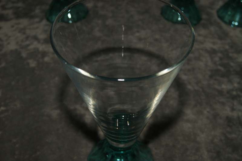 Set of 4 french long pyramid based white wine glasses