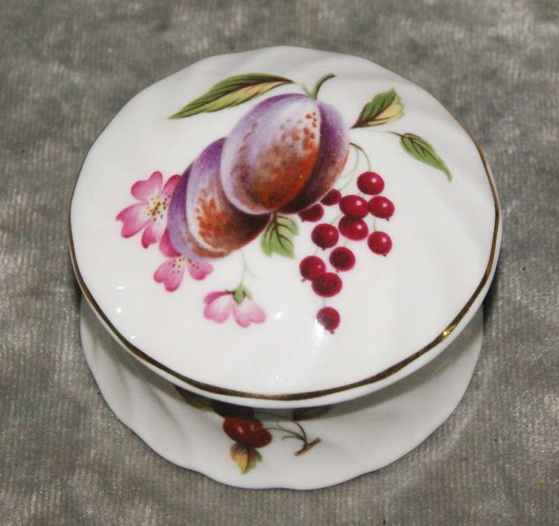 Hammersley porcelain berry pattern trinket box