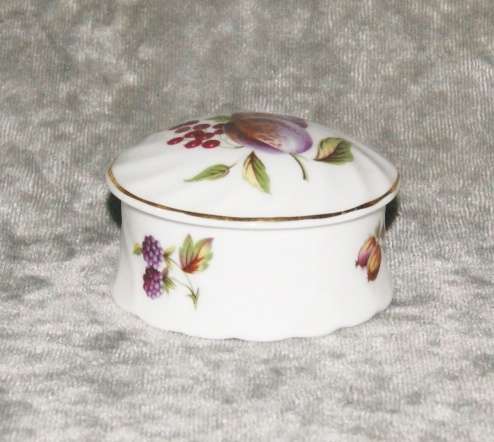 Hammersley porcelain berry pattern trinket box