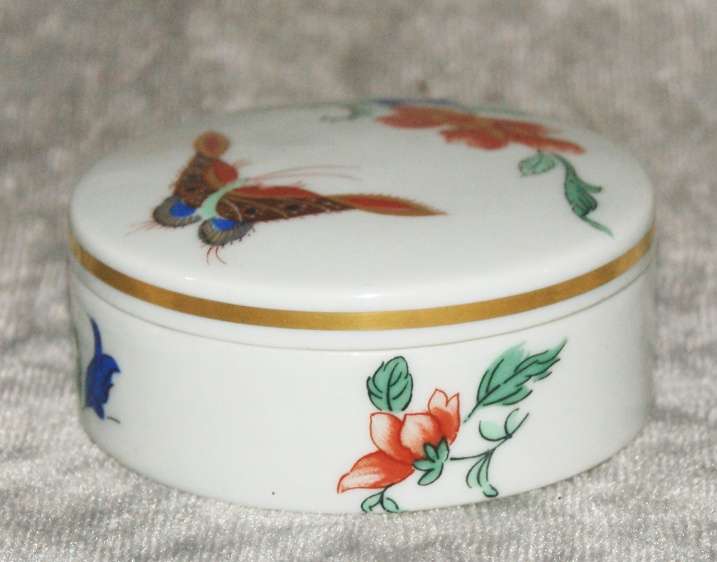 Vintage Vista Alegre porcelain trinket box