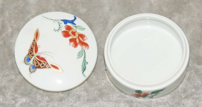 Vintage Vista Alegre porcelain trinket box