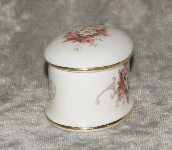 Vintage Paragon "Rose Bouquet" porcelain trinket box
