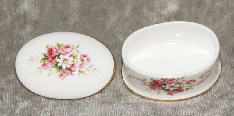 Vintage Paragon "Rose Bouquet" porcelain trinket box