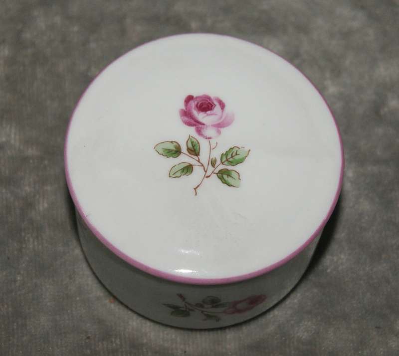 Vintage Richard Ginori porcelain trinket box