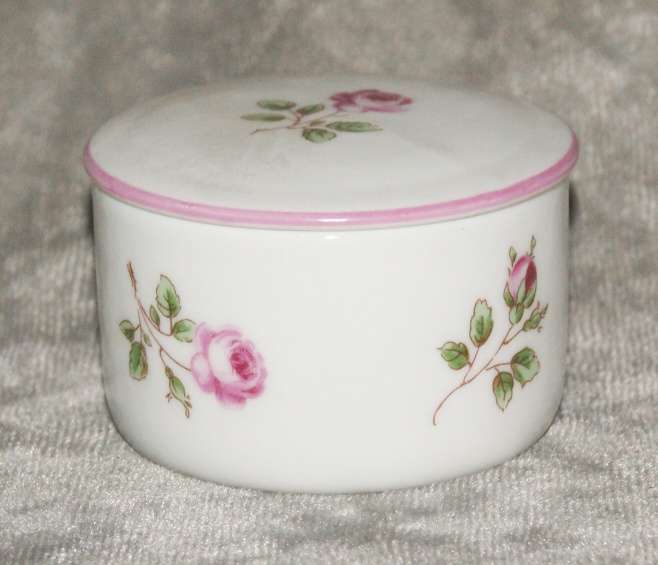 Vintage Richard Ginori porcelain trinket box