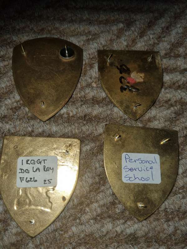 1x LOT of SADF metal shoulder flashes