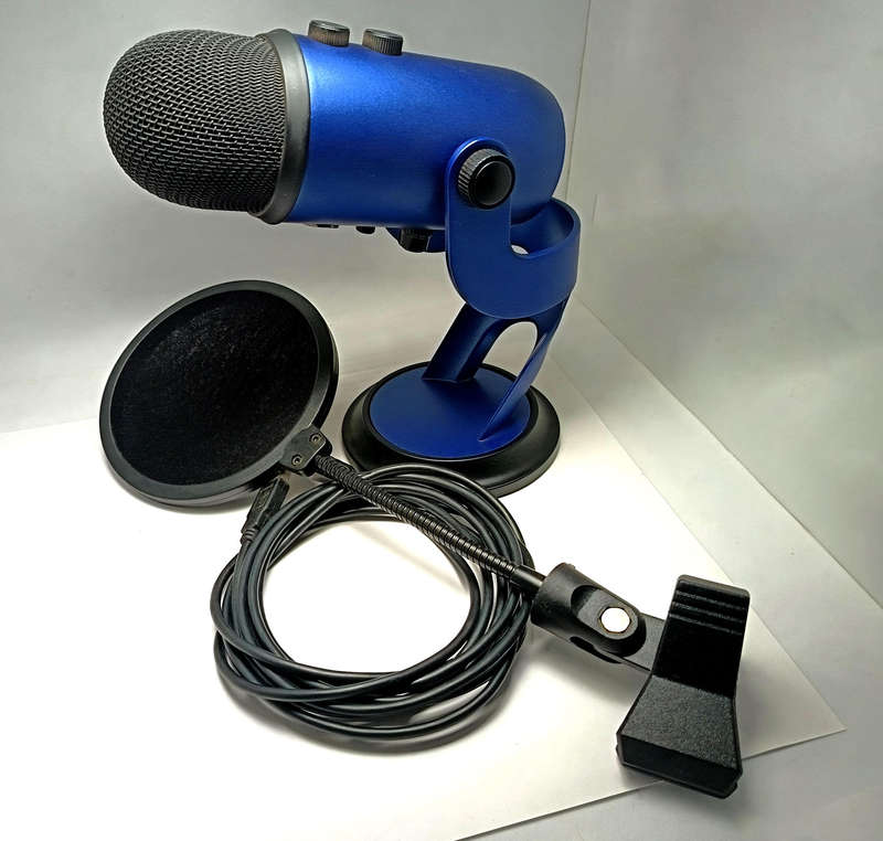 Blue Yeti Professional USB Microphone with pop filter