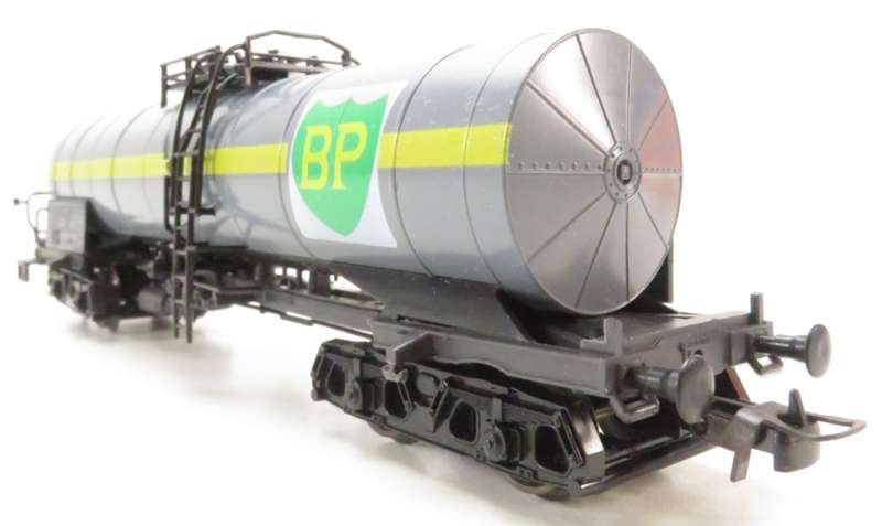 H0 gge 1/87  155 mm EU Tank Car (BP) dble. bogie, mint in orig.box Roco 4356B