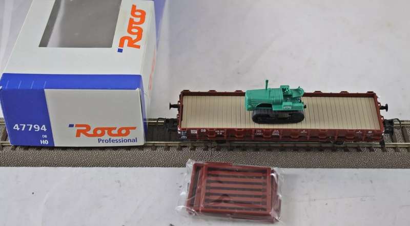 H0 gge 1/87 120mm DB low-side open goods wgn w. Hanomg tractor + rungs, mint in orig.box Roco 47794