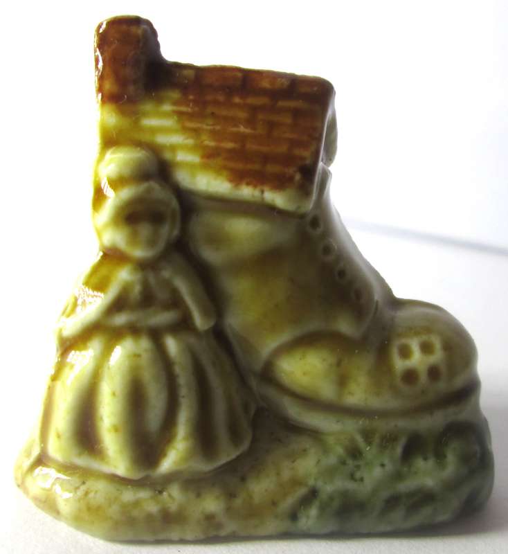 1970 Old Woman who lived in a Shoe Wade Nursery Rhyme Model