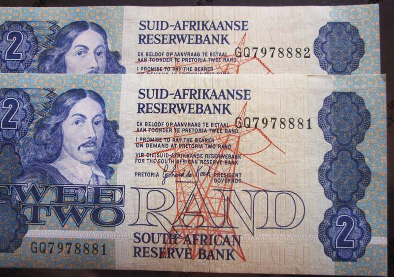 Two Rand Republic of South Africa Serial Nr GQ7978881 - GQ7978882