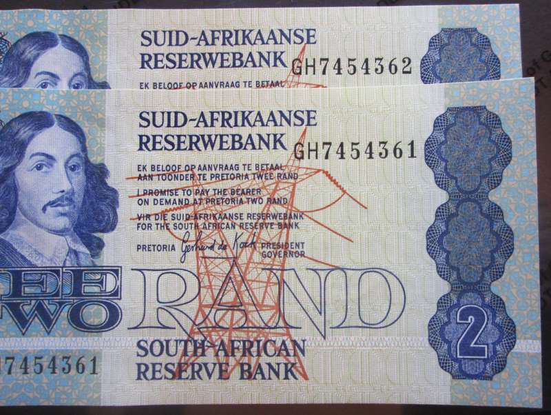 Two Rand Republic of South Africa Serial Nr GH7454361 - GH7454362