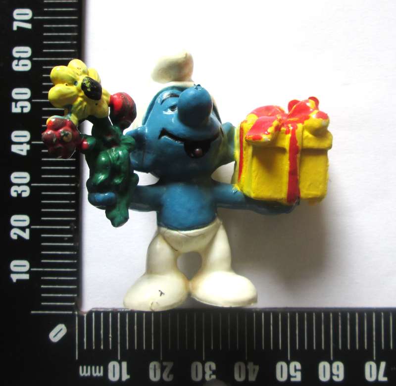 Present Smurf made in Hong Kong Peyo
