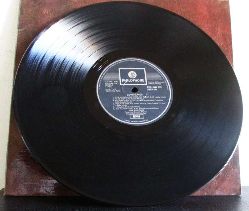 1977 The Beatles Love Songs PCSJ (W) 203