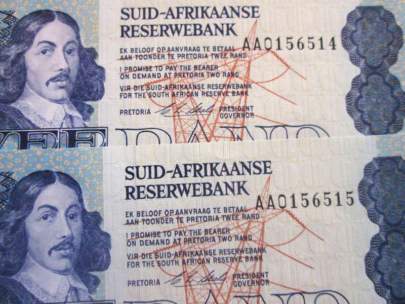 Two Rand Republic of South Africa Serial Nr AA0156514 to AA0156515