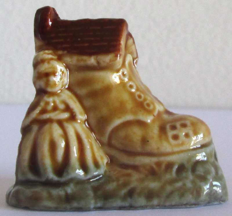 1970 Old Woman who lived in a Shoe Wade Nursery Rhyme Model