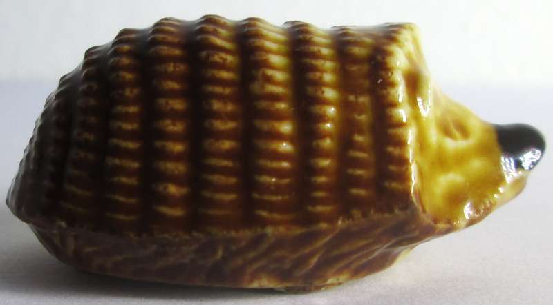 1965 Hedgehog Type 1 Balding and Mansell Flintstone Wade Christmas Cracker