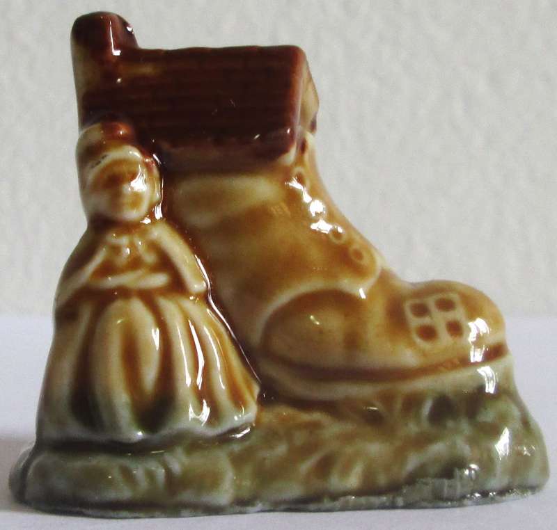 1970 Old Woman who lived in a Shoe Wade Nursery Rhyme Model