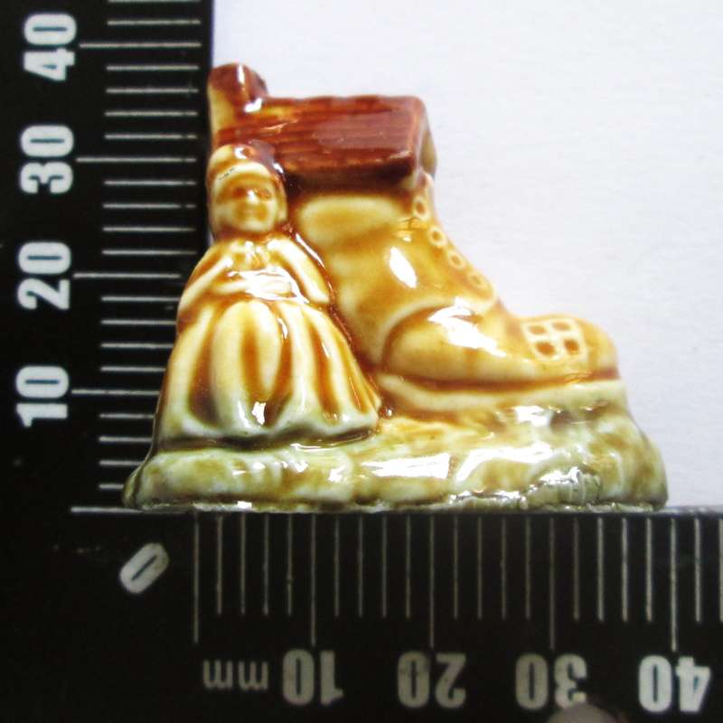 1970 Old Woman who lived in a Shoe Wade Nursery Rhyme Model